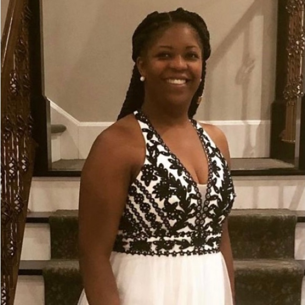 Meet your Posher, Earlisha